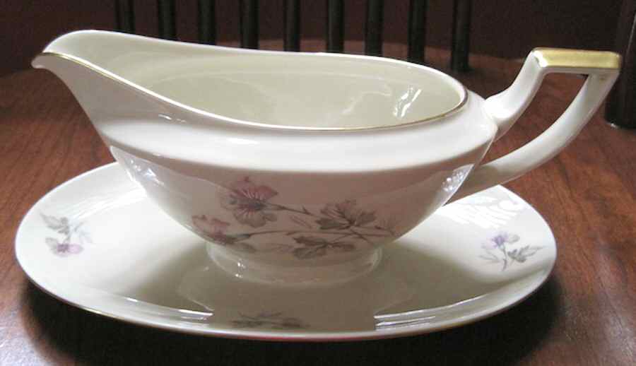 HC1196 Gravy Boat with Attached Underplate by Heinrich - H&C-1