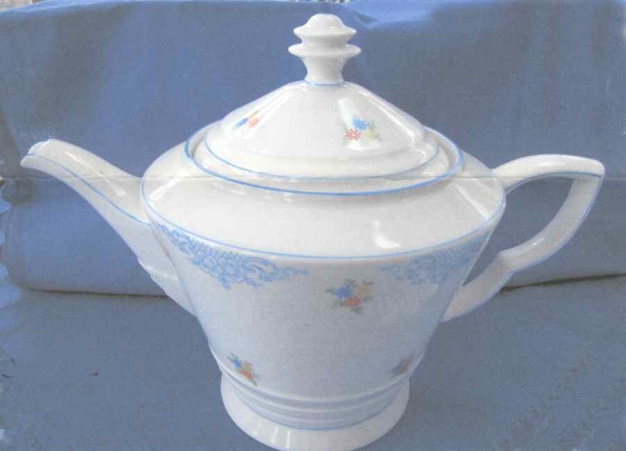 HUT2005 Teapot & Lid by Hutschenreuther-1