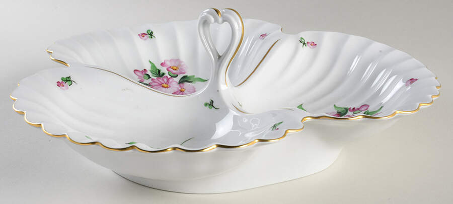 HER73 3 Part Shell Shaped Dish w/Center Handle by Herend-1
