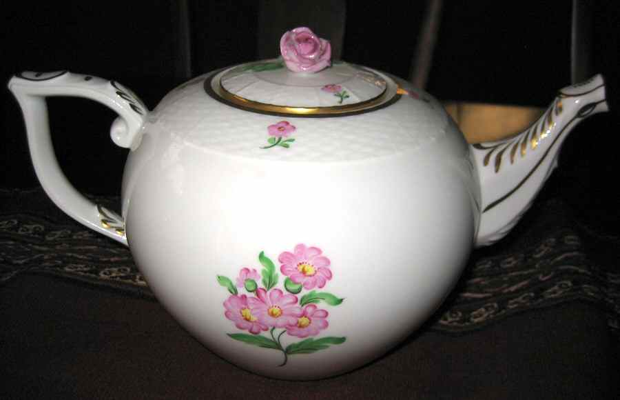 HER73 Teapot & Lid by Herend-1