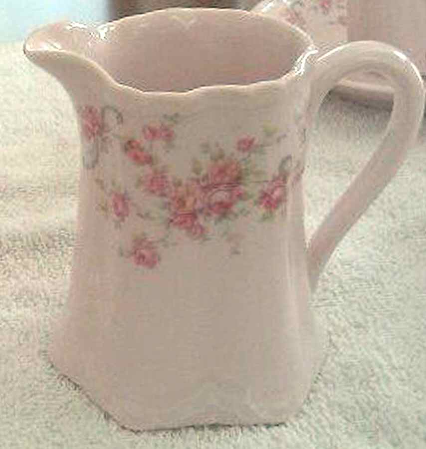 HUT2010 Creamer by Hutschenreuther-1