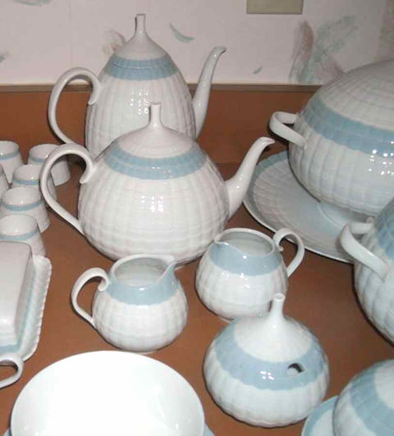 HUT2011 Coffee Pot & Lid by Hutschenreuther-1