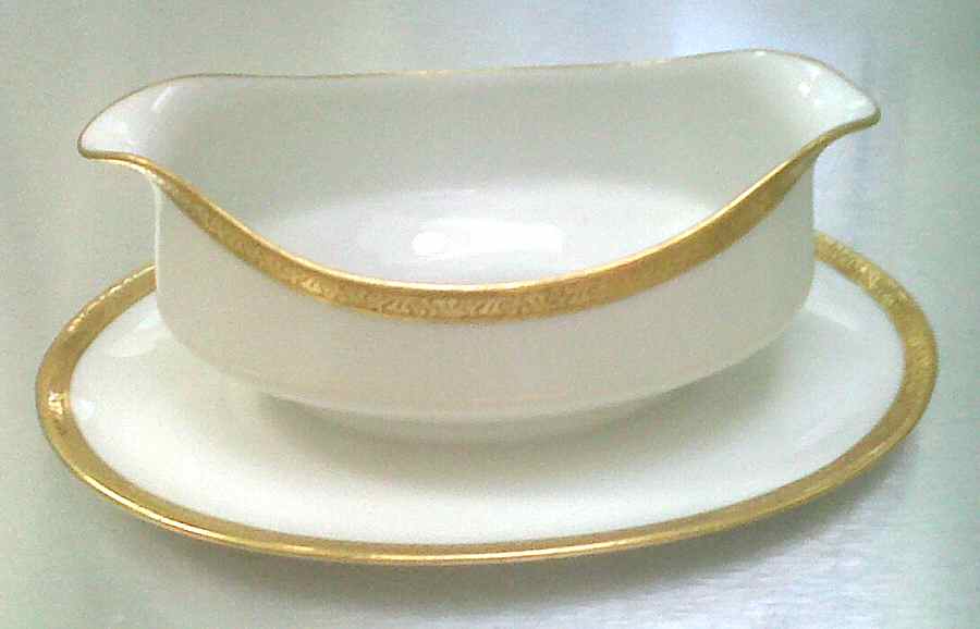 HUT2014 Gravy Boat with Attached Underplate by Hutschenreuther-1