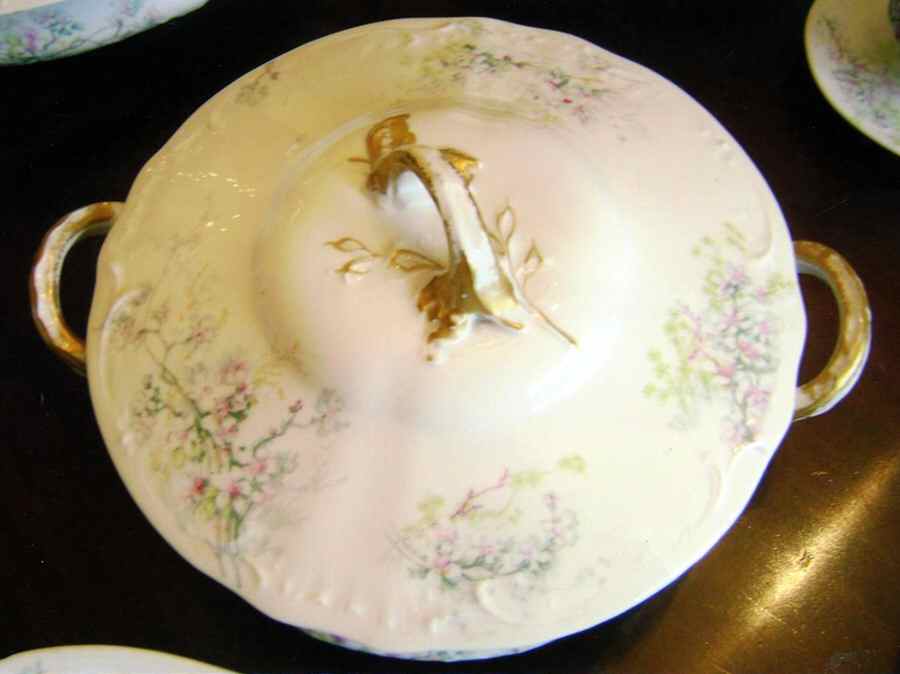 H4116 Round Covered Vegetable by Haviland-1