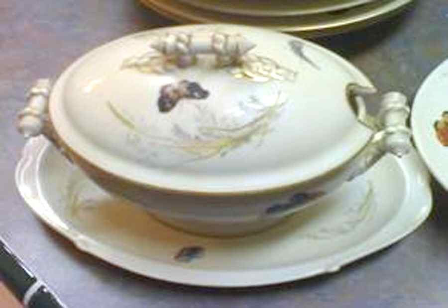 Meadow Visitors (Smooth, No Bird, Gold Trim) Tureen & Lid w/Underplate by Haviland-1