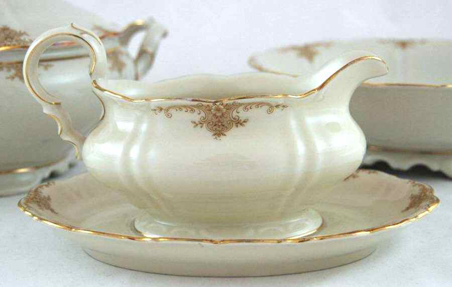 22034-02795 Gravy Boat & Underplate by Hutschenreuther-1