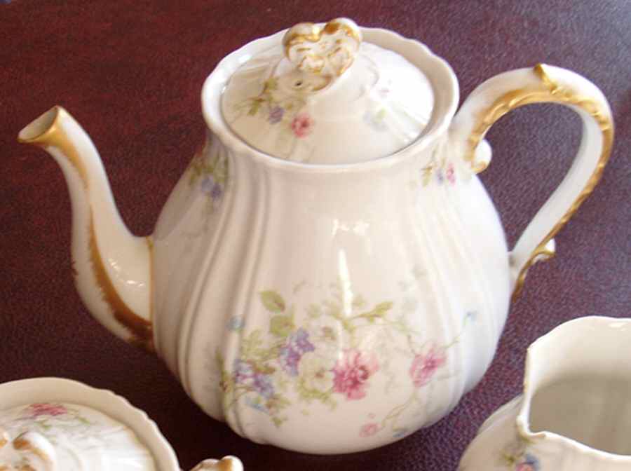 Schleiger 1016-5 Teapot & Lid by Haviland-1