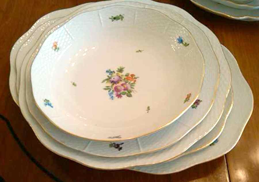 HER76 9" Round Vegetable Bowl by Herend-1