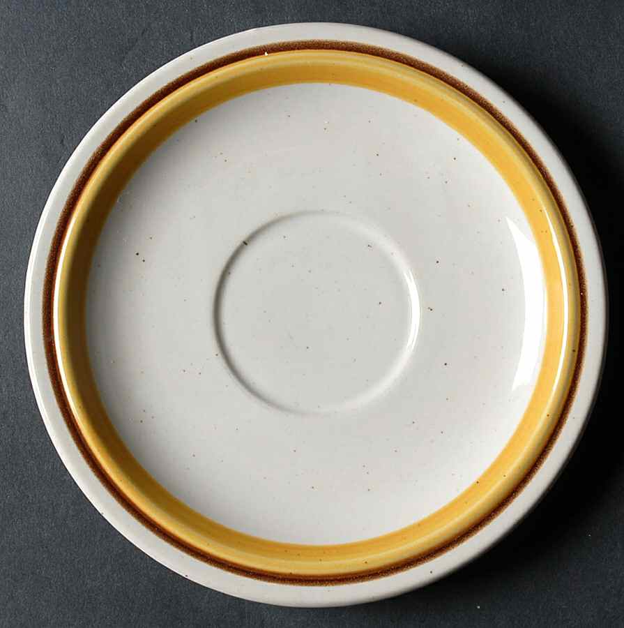 Nassau Saucer by Haniwa-1
