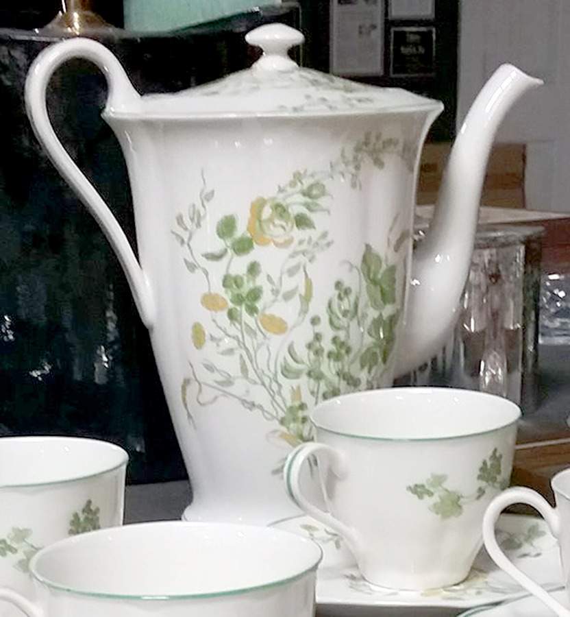 H4199 Coffee Pot & Lid by Haviland-1