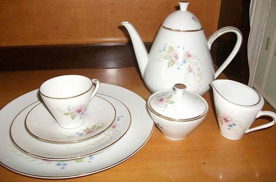 HUT2079 Flat Cup & Saucer Set by Hutschenreuther-1