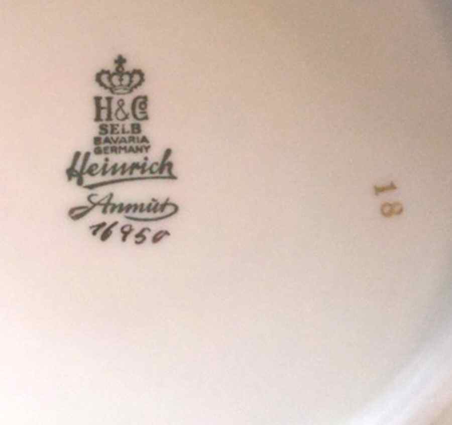 16950 Round Covered Vegetable by Heinrich - H&C-1