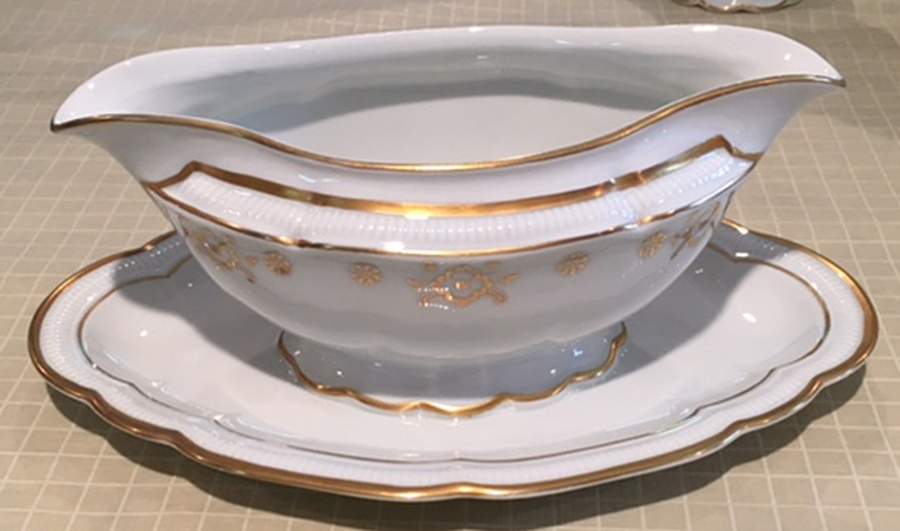 HUT2083 Gravy Boat with Attached Underplate by Hutschenreuther-1