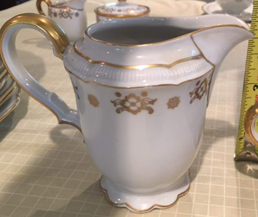 HUT2083 Creamer by Hutschenreuther-1