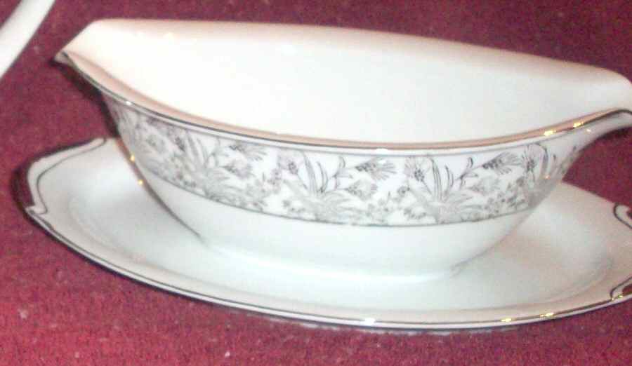 HYA38 Gravy Boat with Attached Underplate by Hayasi-1