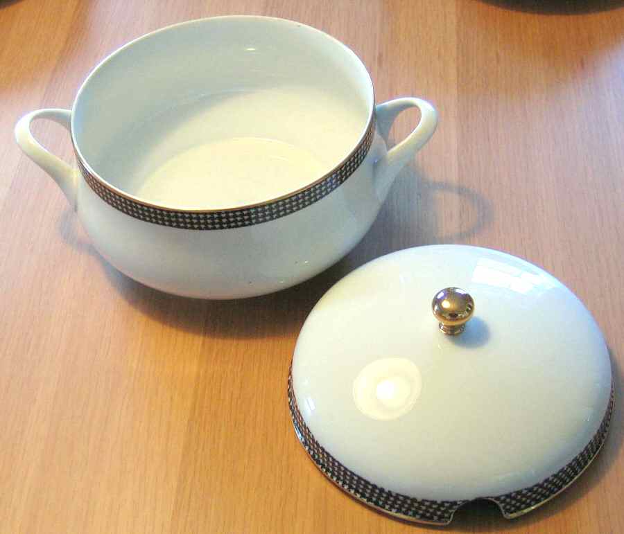 HUT2086 Tureen &  Lid by Hutschenreuther-1