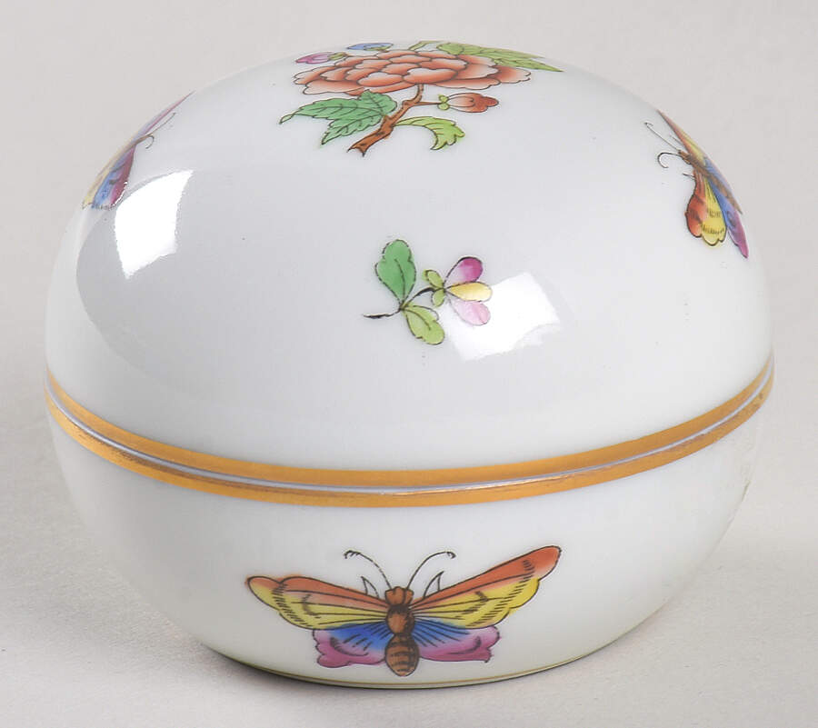 Victoria Small Round Bon Bon & Lid by Herend-1