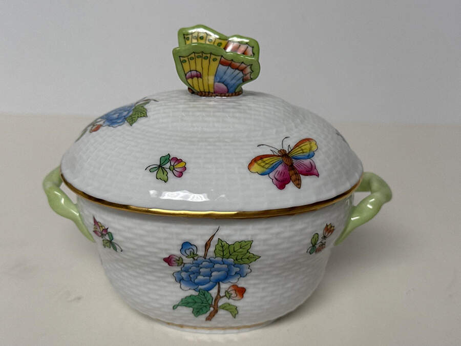 Victoria 4" Oval Bon Bon & Lid by Herend-1