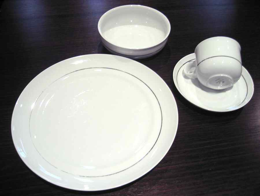 HUT2097 Dinner Plate by Hutschenreuther-1