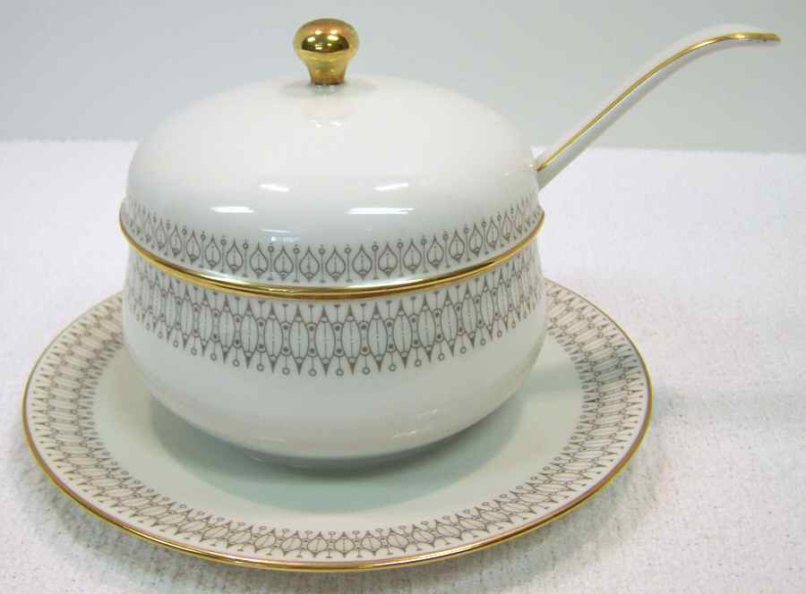 HUT2111 Tureen & Lid w/Ladle & Underplate by Hutschenreuther-1