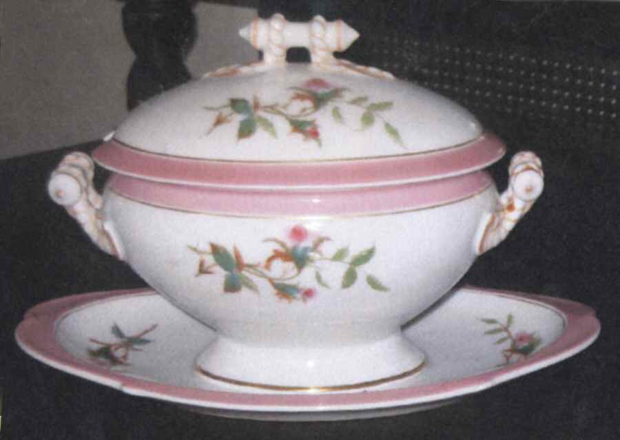 Moss Rose Sauce Boat & Lid with Underplate by Haviland-1