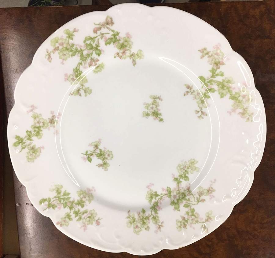 Schleiger 61-6 Dinner Plate by Haviland-1