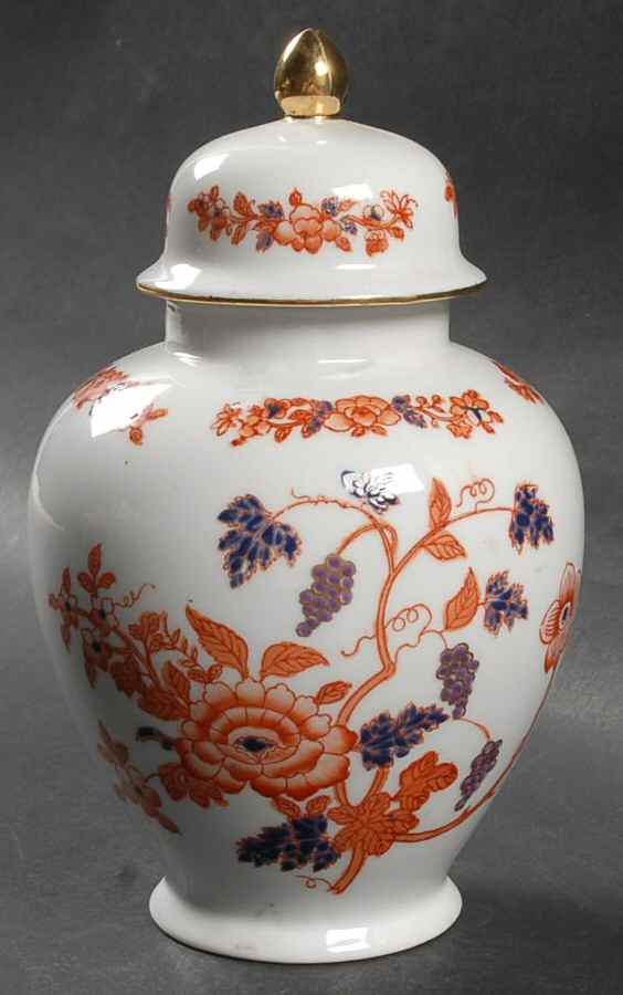 HKO3 Covered Vase by Hong Kong-1