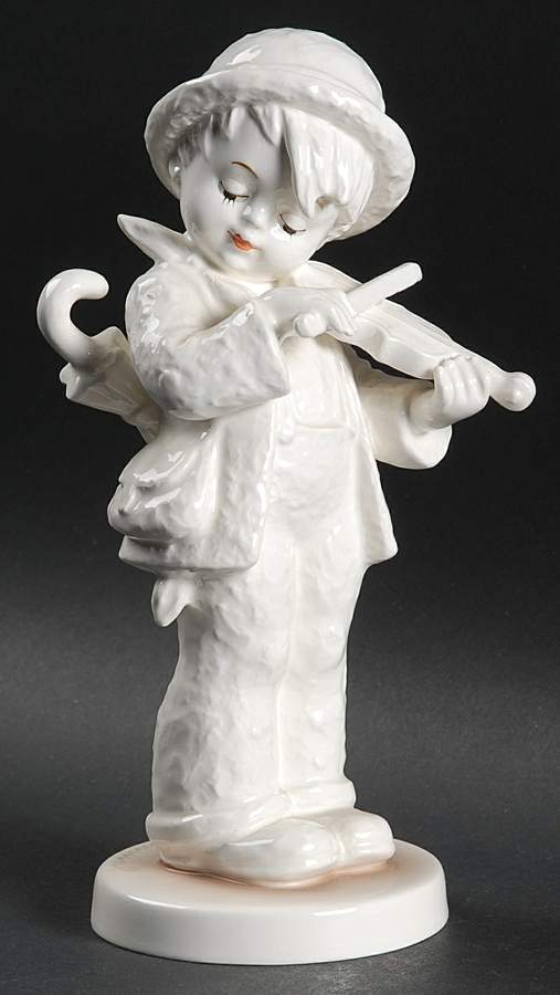 Expressions of Youth Tm7-Little Fiddler - No Box by M.I. Hummel-1