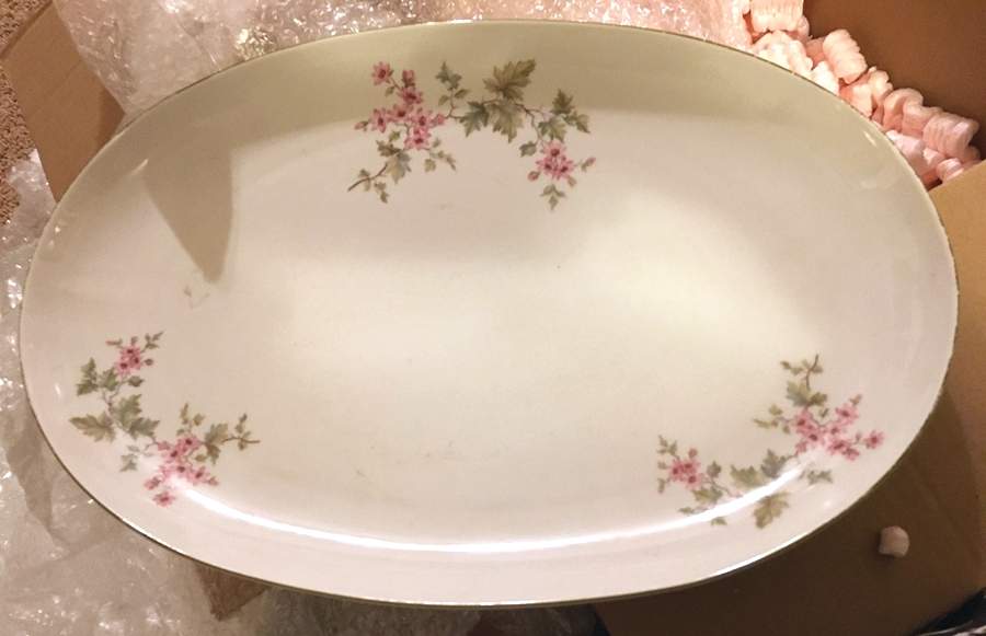 HUT2124 14" Oval Serving Platter by Hutschenreuther-1