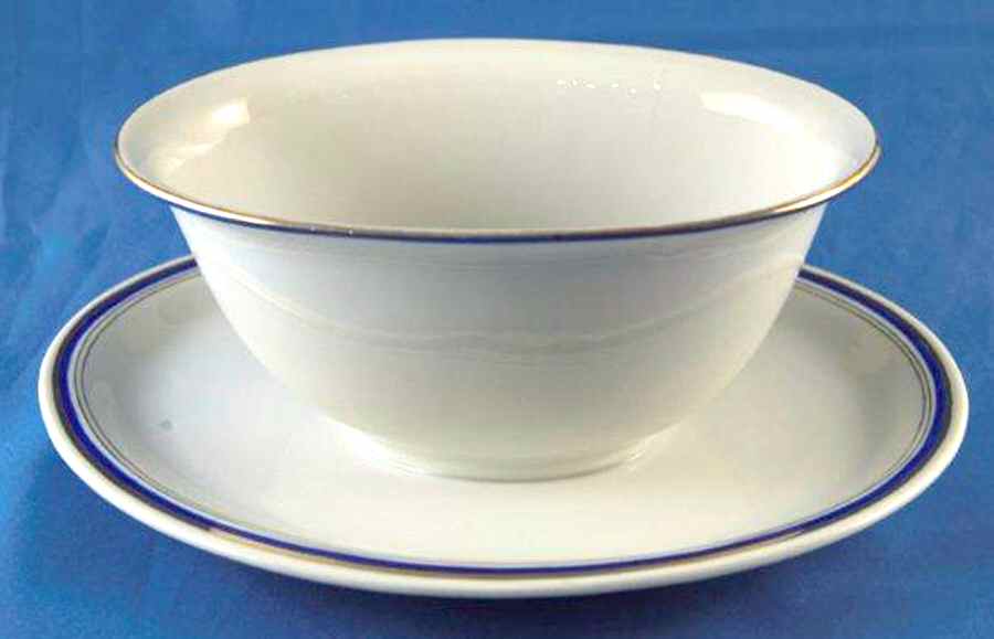 7506 Gravy Boat with Attached Underplate by Hutschenreuther-1