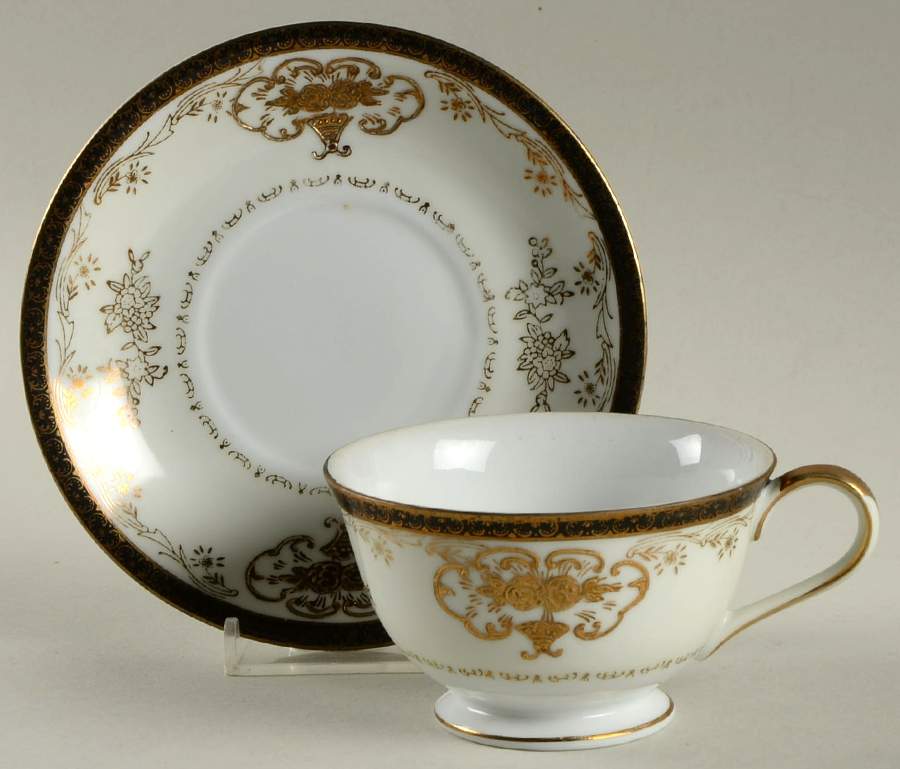 HYA40 Footed Cup & Saucer Set by Hayasi-1