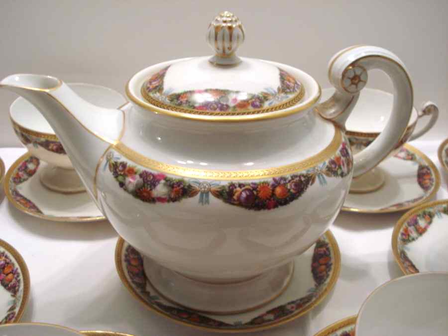 4132 Teapot & Lid by Hutschenreuther-1