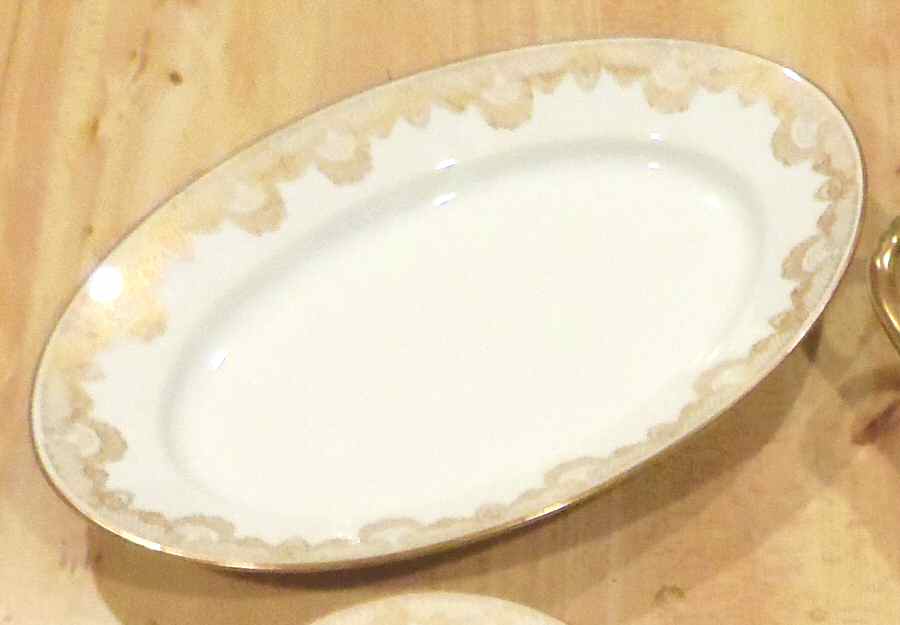 HUT2147 12" Oval Serving Platter by Hutschenreuther-1