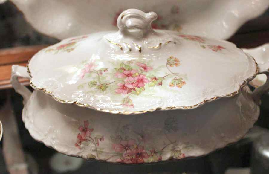 HLC3964 Round Covered Vegetable by Homer Laughlin -1