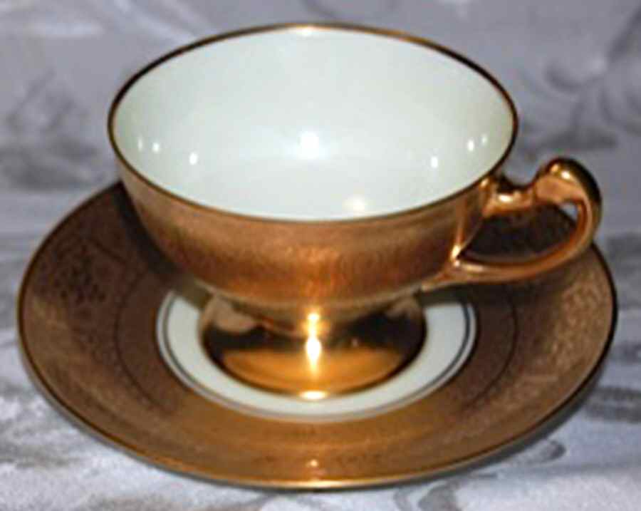 HUT2157 Footed Cup & Saucer Set by Hutschenreuther-1