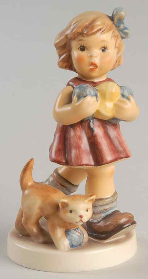 Little Knitter Tm8-Little Knitter - With Box by M.I. Hummel-1