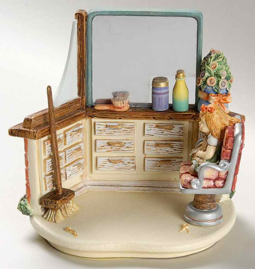 Make Me Pretty Hummelscape-Day Of Beauty - Boxed by M.I. Hummel-1
