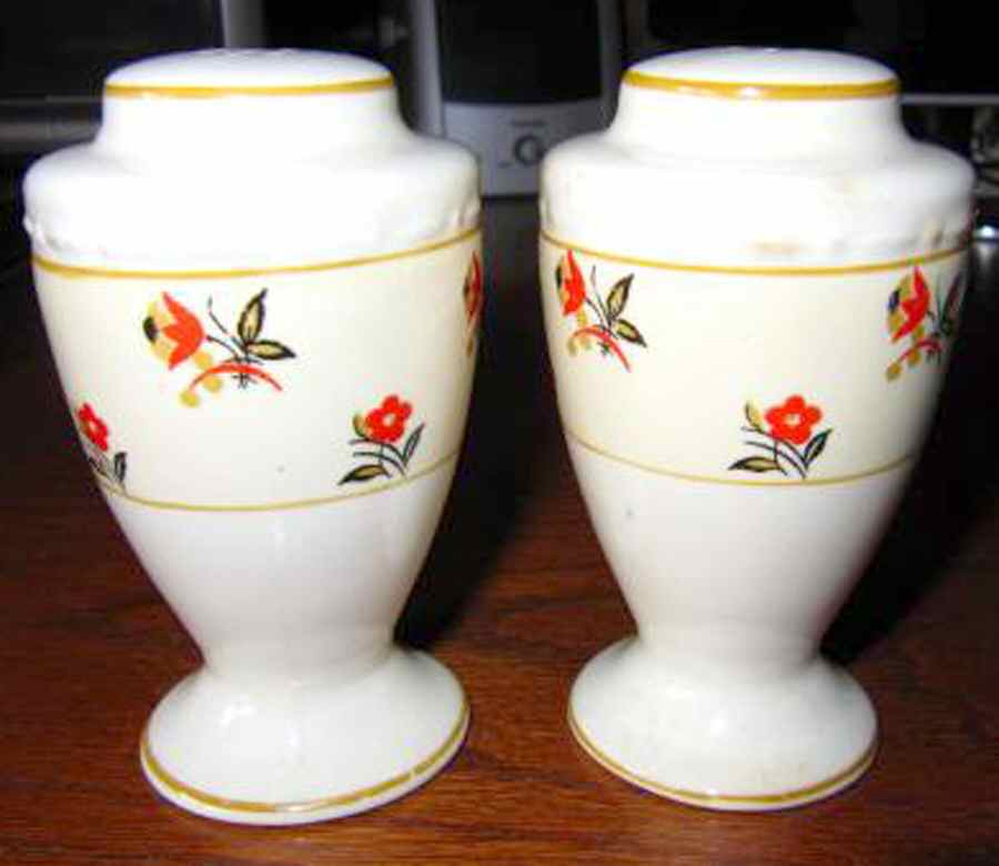 G3323 Salt & Pepper Set by Homer Laughlin -1