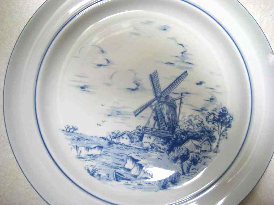 HEP76 Dinner Plate by Graf Von Henneberg-1