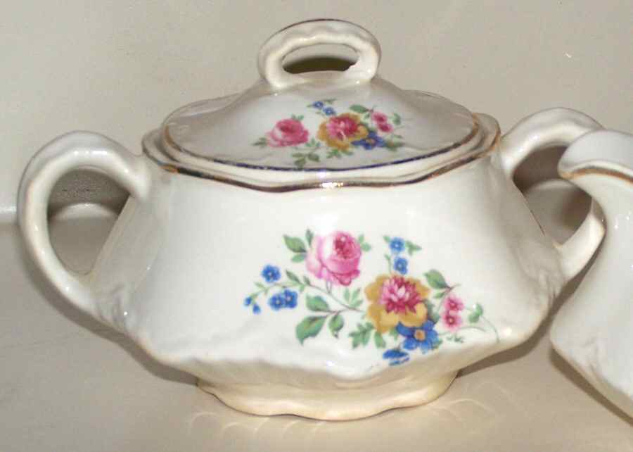 HLC3973 Sugar Bowl & Lid by Homer Laughlin -1