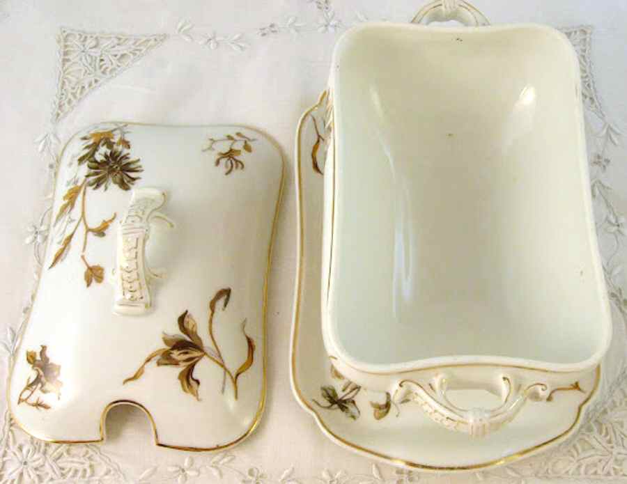 Schleiger 1154-7 Gravy Boat w/Attached Underplate & Lid by Haviland-1