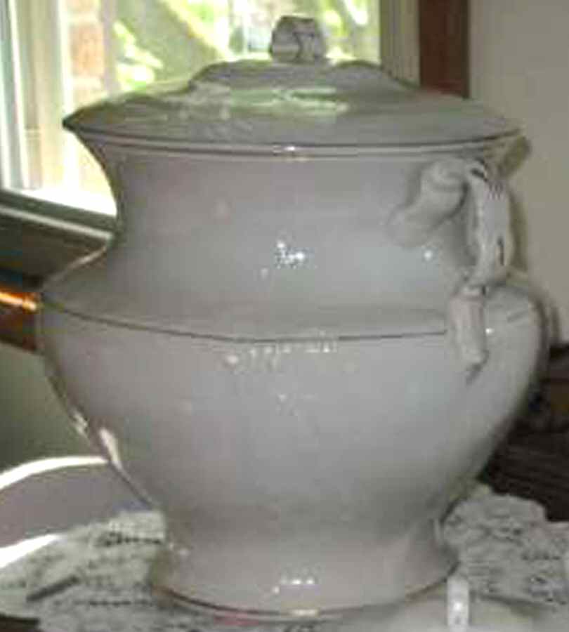 HAR188 Slop Jar & Lid by Harker-1