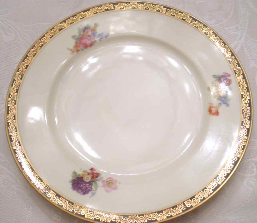 HUT2185 Dinner Plate by Hutschenreuther-1