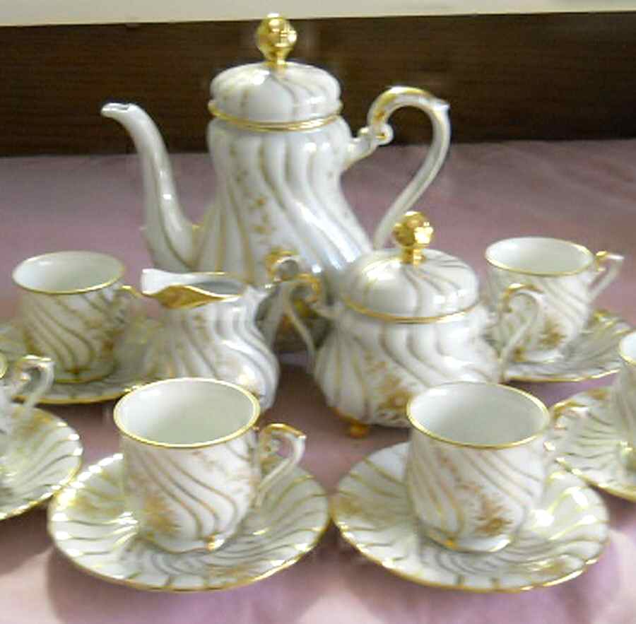 06910 Coffee Pot & Lid by Hutschenreuther-1