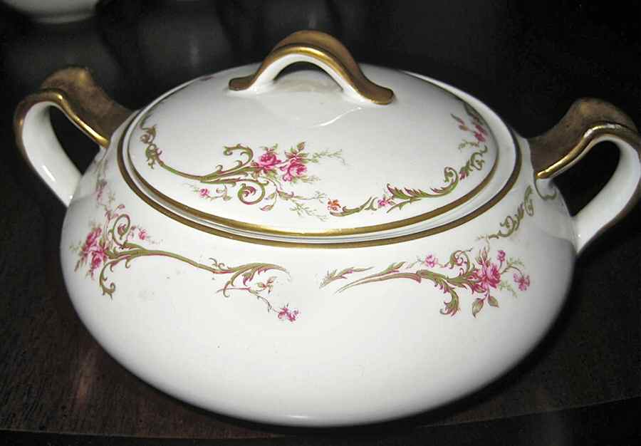 H4512 Sugar Bowl & Lid by Haviland-1