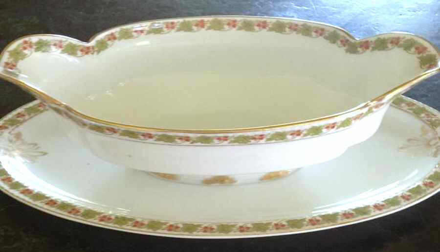 H4296 Gravy Boat with Attached Underplate by Haviland-1