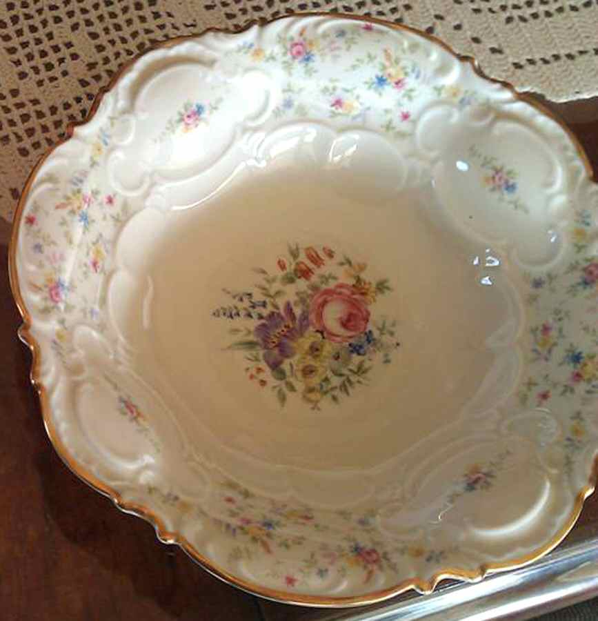 8029 10" Round Vegetable Bowl by Hutschenreuther-1