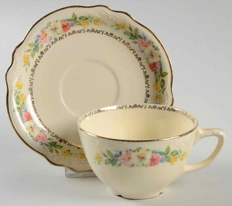 VR204 Flat Cup & Saucer Set by Homer Laughlin -1