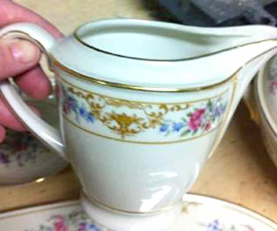 HUT2201 Creamer by Hutschenreuther-1