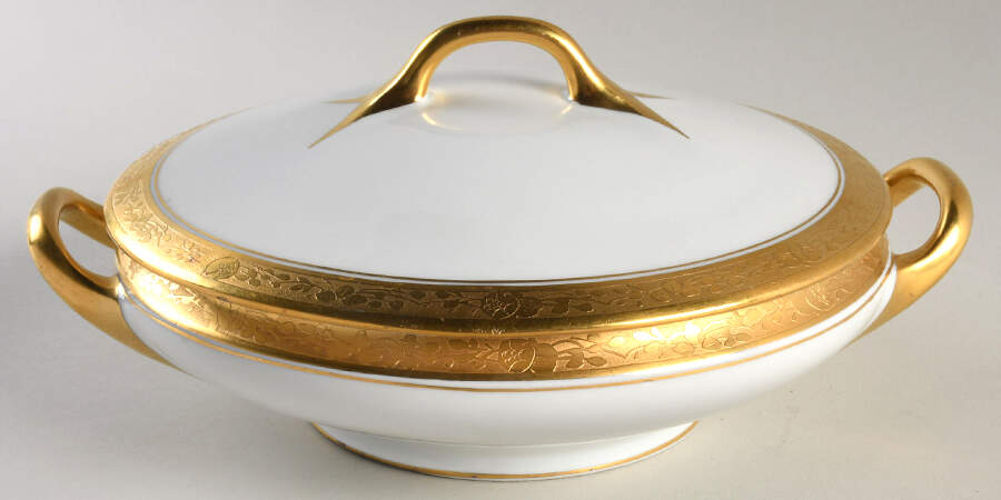 HUT2315 Round Covered Vegetable by Hutschenreuther-1